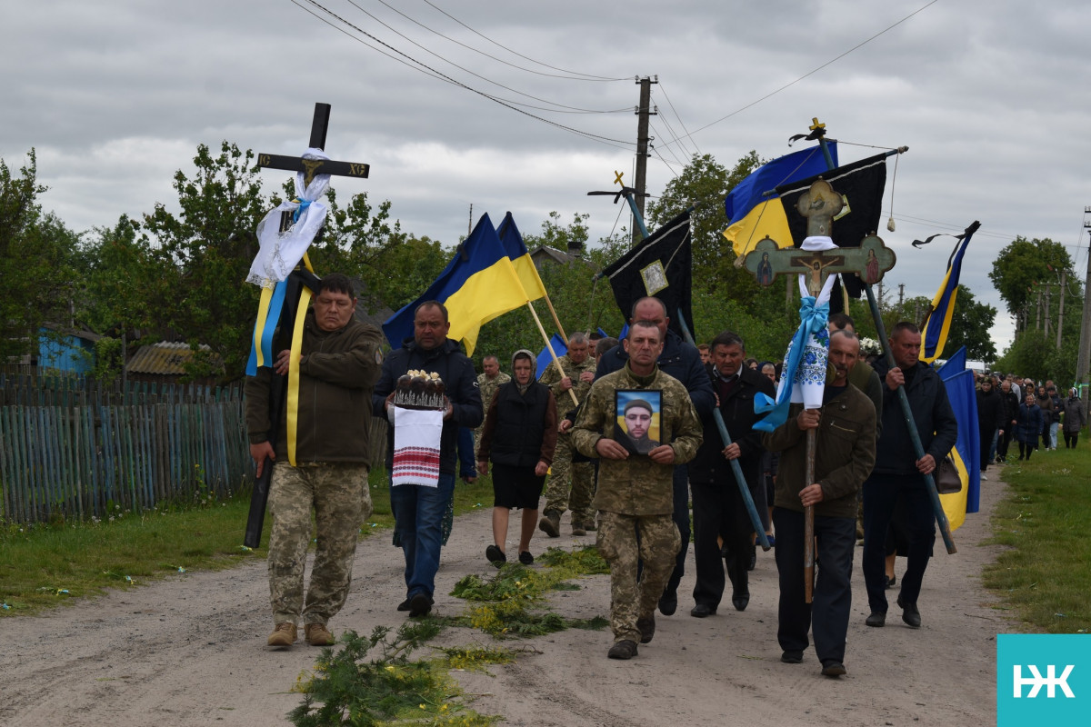 Трагічні Великодні свята: на Волині попрощалися із молодим Героєм Русланом Литвинчуком