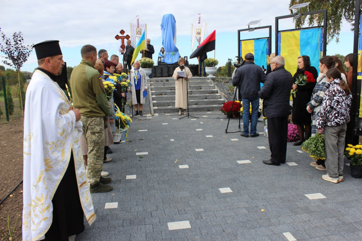Пам’ять поколінь: на Волині відкрили меморіал загиблим у війнах односельчанам та Алею Слави