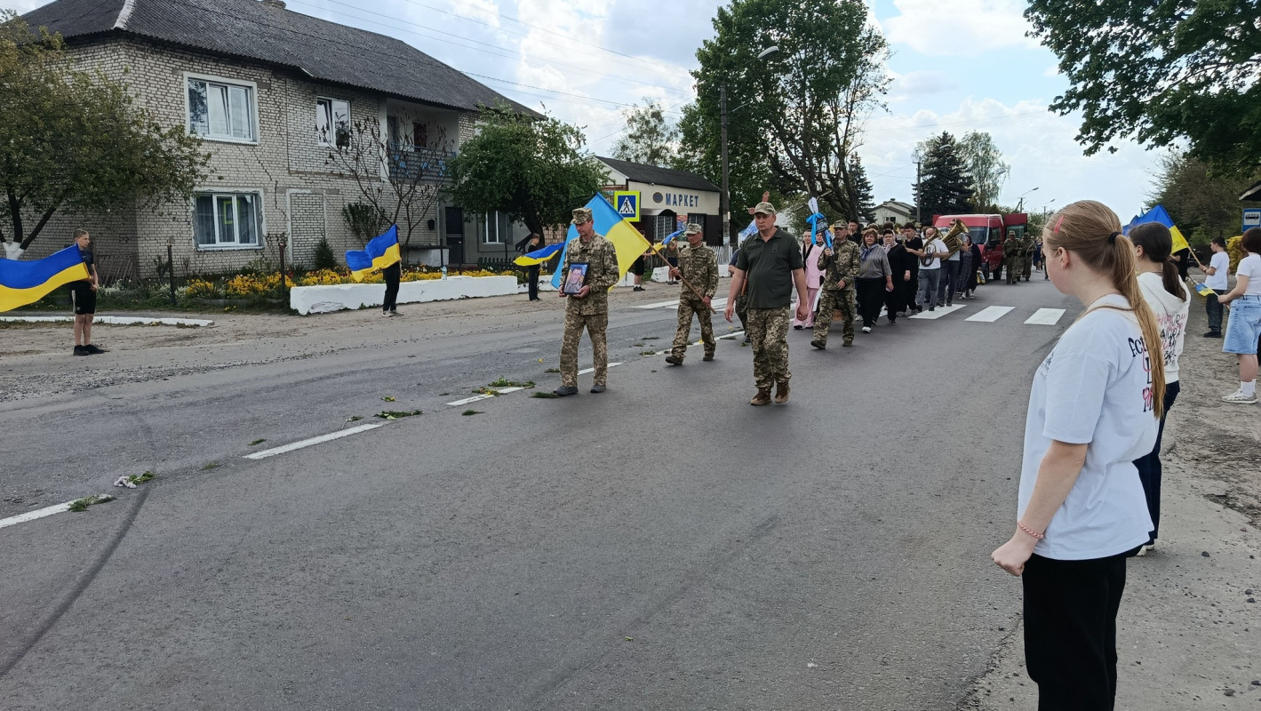 Загинув за день до 46-річчя: на Волині поховали Героя Олександра Басюка