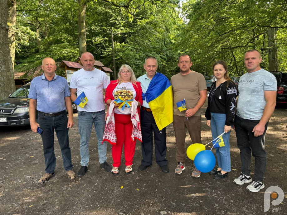 На Волині з квітами та сльозами зустріли звільненого з полону військового