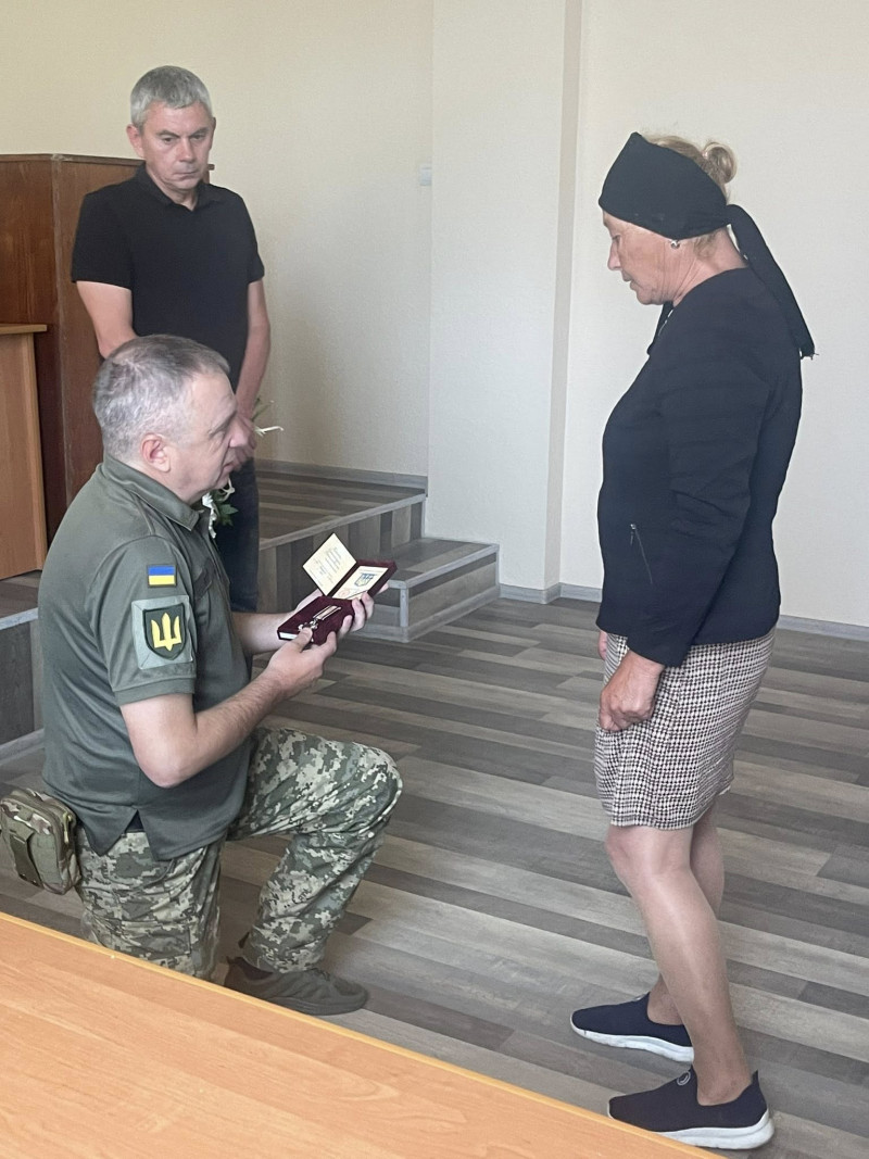 Відзнаки Героям: у громаді на Волині рідні загиблих воїнів отримали ордени «За мужність»