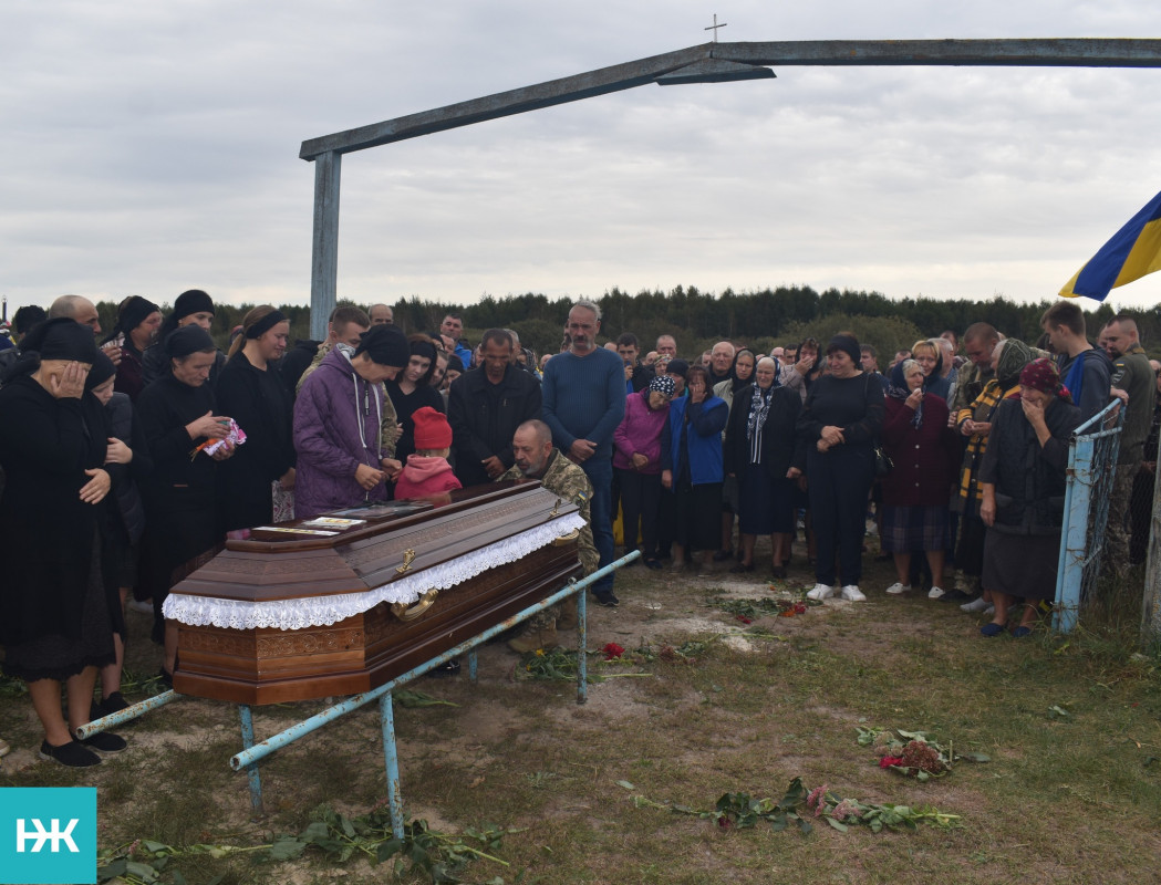 Маленька донечка втратила батька: на Волині провели в останню путь Героя Володимира Дарчича