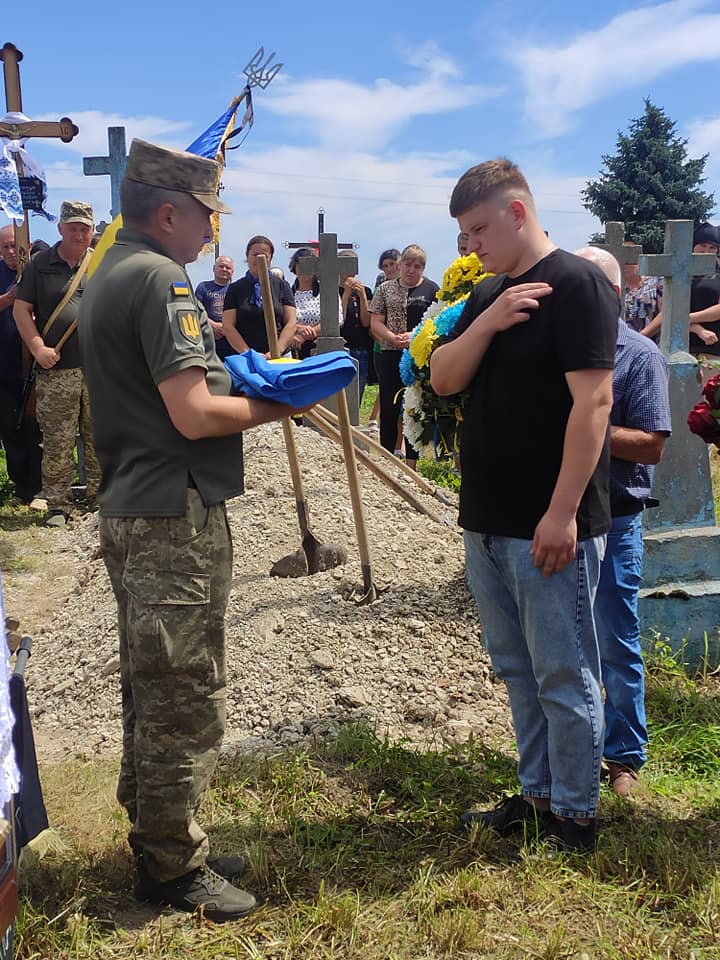 Два роки рідні надіялися, що в полоні: на Волині попрощалися із Героєм Михайлом Назарчуком