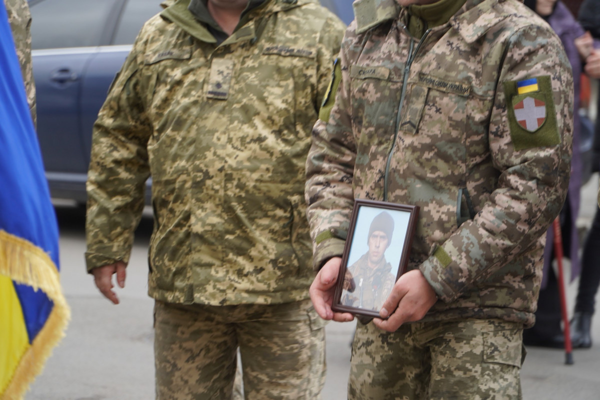 Загинув від важких поранень: на Волині попрощалися із штаб-сержантом Олександром Новосадом
