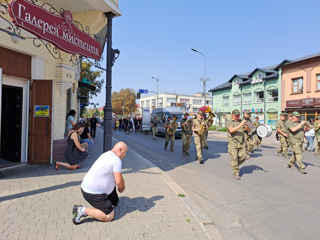 За день до загибелі отримав відзнаку від командира: на Волині попрощались із Героєм Володимиром Гузем