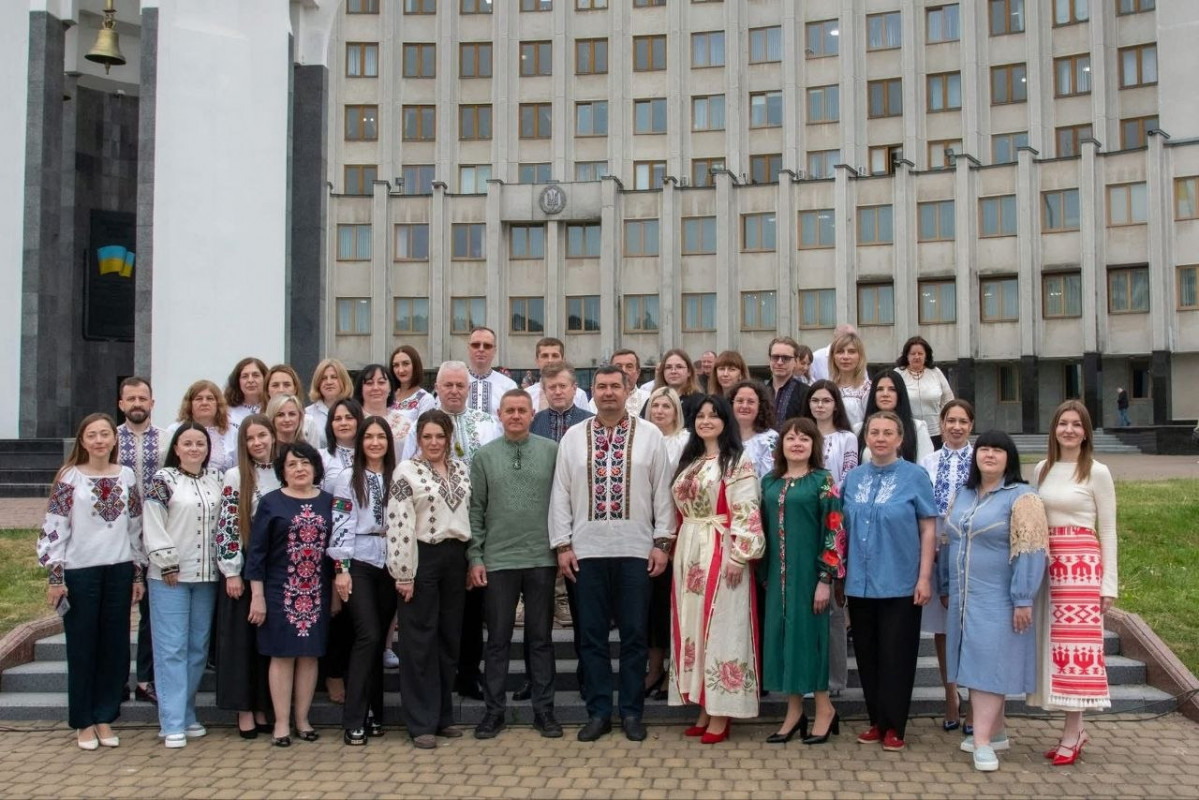 20 років традиції: відомі волиняни поділилися світлинами у День вишиванки