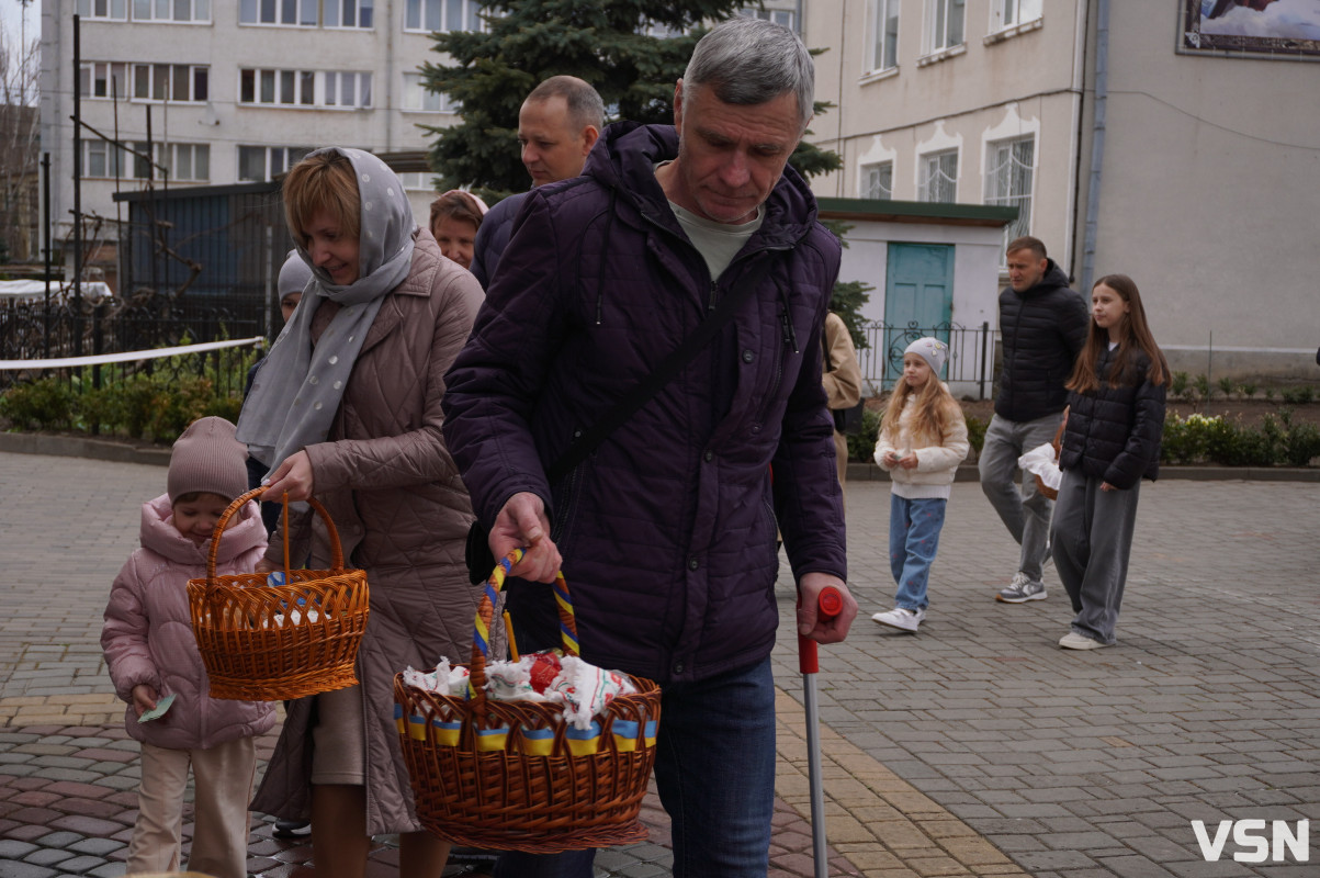 Як у Луцьку освячують Великодні кошики? Фоторепортаж