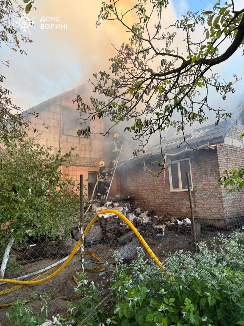 На Волині майже 7 годин гасили пожежу на торфовищі