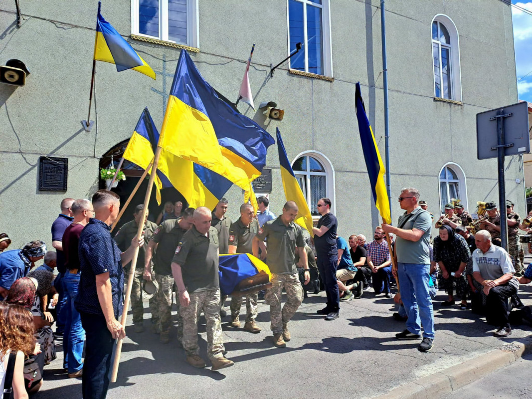 Воїн, який пройшов Афганістан і фронти сучасної війни: на Волині попрощалися з Валентином Ліпичем