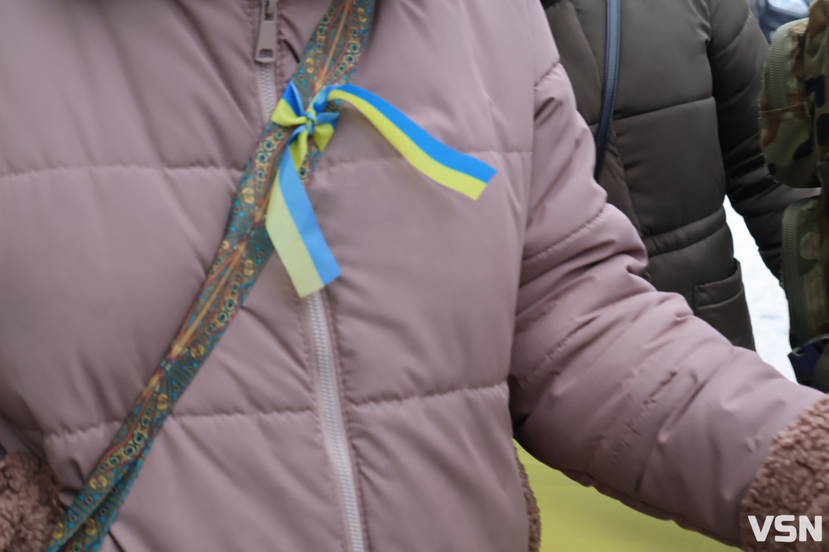 Лучани об’єдналися в «Ланцюг Єднання» до Дня Соборності України. Фоторепортаж