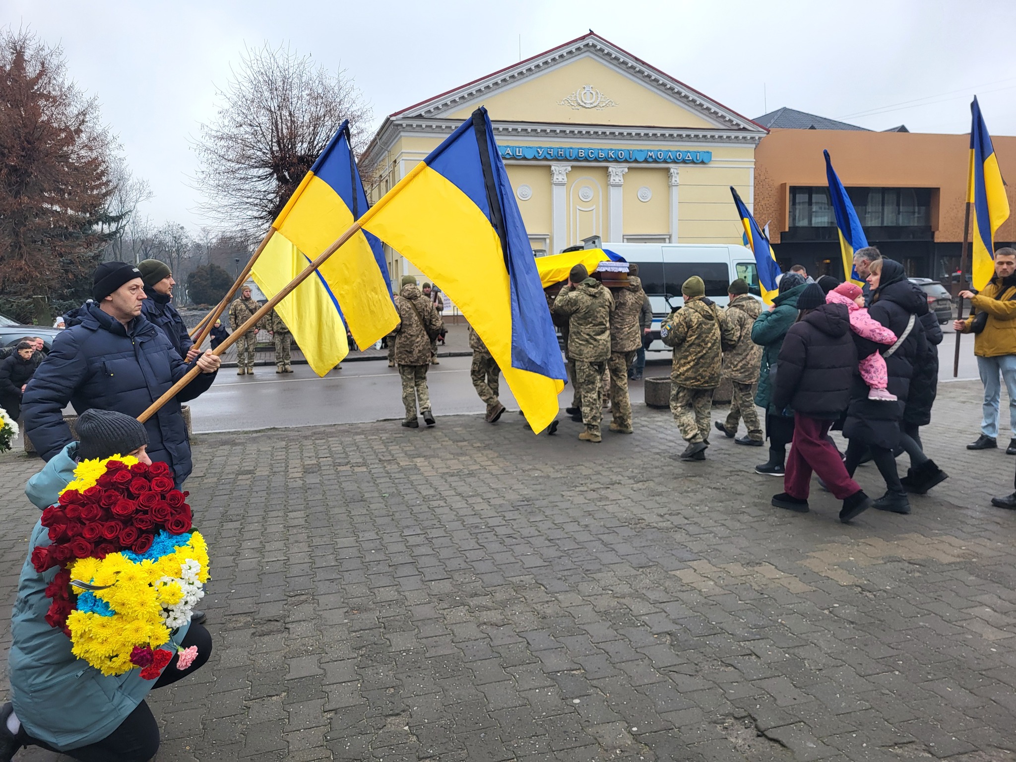 Незадовго до загибелі дізнався, що стане татом третьої доньки: на Волині попрощалися з Героєм Василем Сорокою