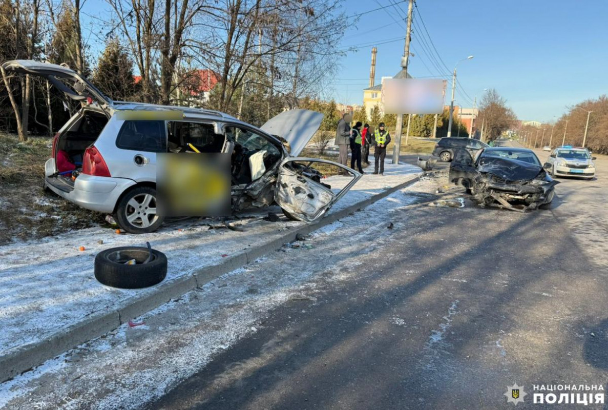 Моторошна ДТП Рівному: постраждали шестеро людей. Фото