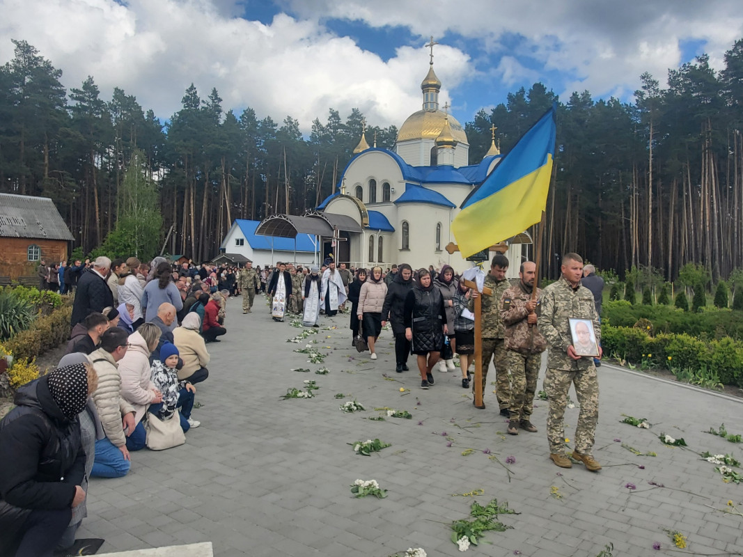 Троє синів втратили батька: на Волині попрощались з Героєм Миколою Кураном