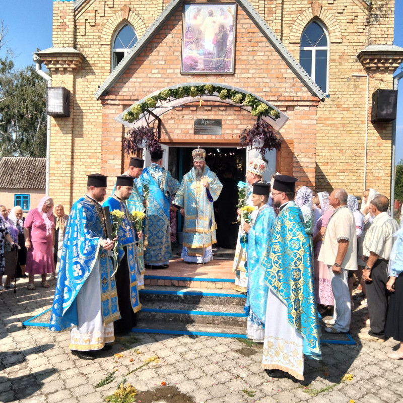 Раніше священник МП не хотів віддавати ключі від храму: митрополит Михаїл вперше відвідав парафію у громаді біля Луцька. Фото