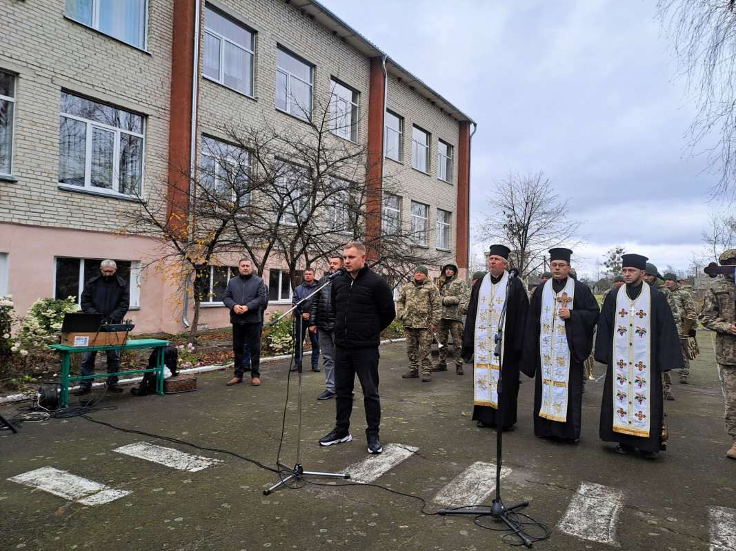 Влітку отримав повістку, а в листопаді загинув: на Волині усе село прийшло на похорон Героя Сергія Клекоцюка. Фото