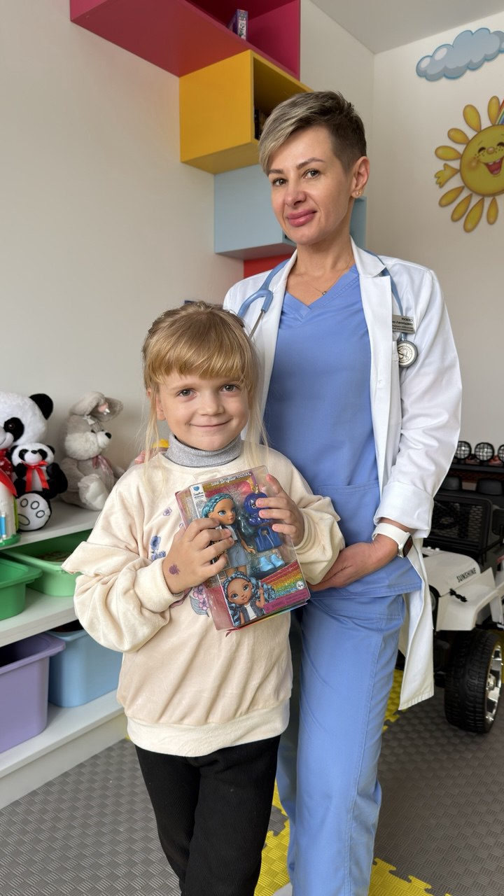 На Волині маленька Даринка бореться з двома рідкісними хворобами