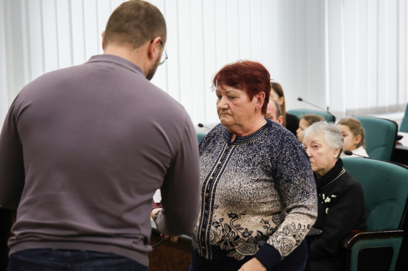 У Луцьку рідним загиблих Героїв вручили їхні посмертні нагороди. Фото