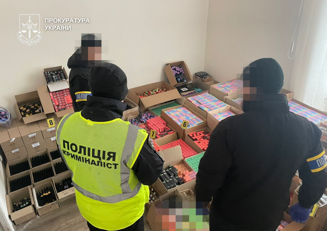 Незаконний бізнес на 430 млн грн: троє волинян організували мережу виготовлення і збуту наркотиків