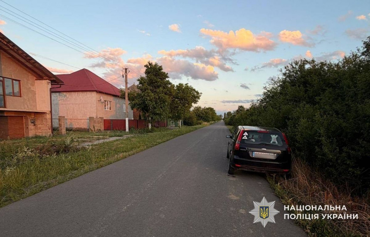 На Закарпатті 15-річний водій збив 10-річну дівчинку: що сталося
