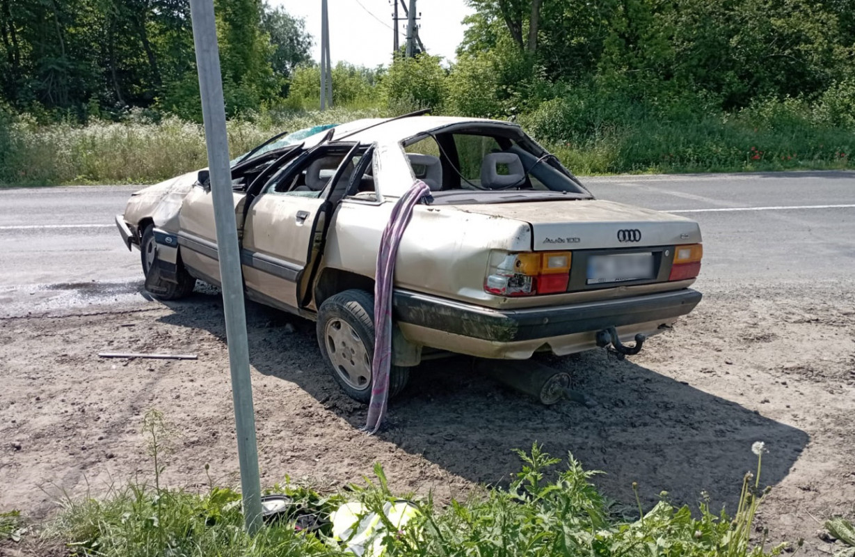 Біля Луцька у кювет злетіли дві автівки: постраждало три людини