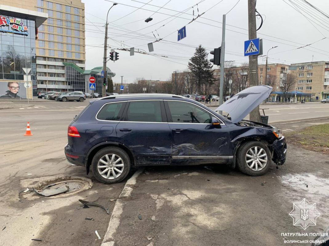 У Луцьку водій без прав спричинив ДТП: деталі аварії на Рівненській