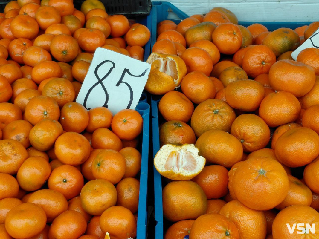 Скільки коштують яблука та цитрусові на ринку у Луцьку?