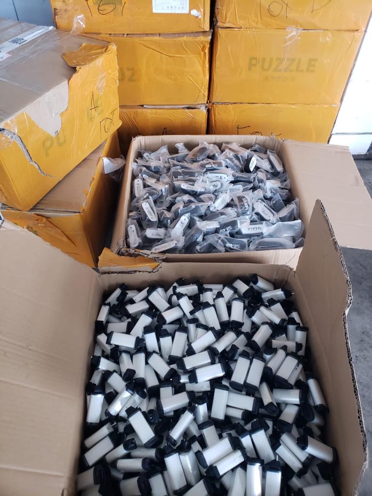 Волинські митники знайшли у фурі кілька тисяч заправок до електронних сигарет