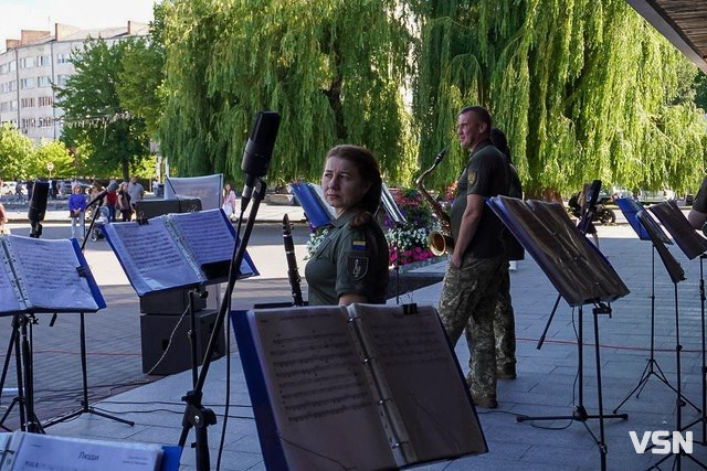 Особливий захід просто неба: у центрі Луцька відбувся концерт військового оркестру