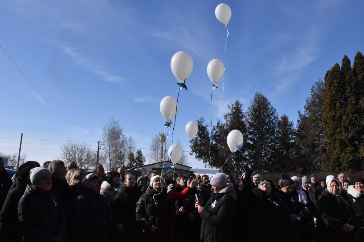 У громаді на Волині відкрили Стенд пам’яті зниклим безвісти захисникам
