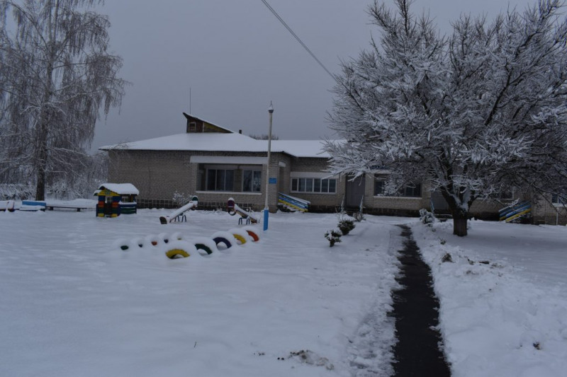 А на кладовищі майорить стяг на могилі Героя: до п’ятнадцяти жителів одного села на Волині взяли до рук зброю і боронять Україну