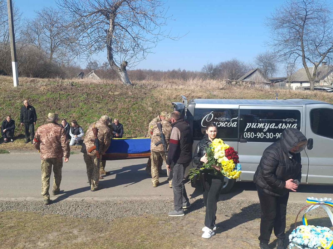 Поліг у бою на Сумщині: в останню дорогу провели Героя з Волині Олександра Бакальця