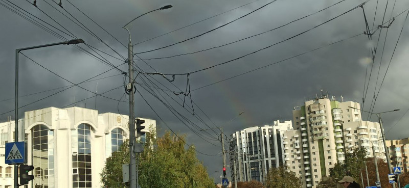 Кількасекундне явище: у Луцьку після дощу з'явилась веселка