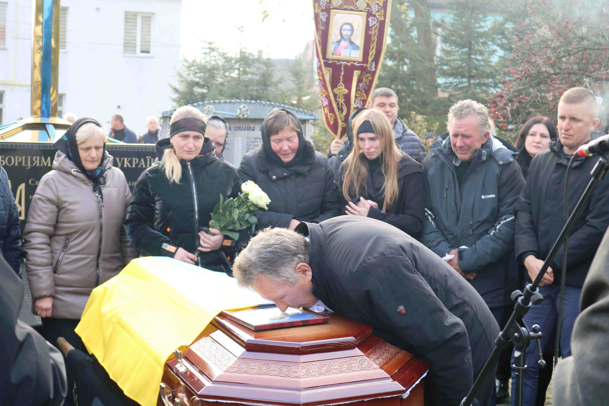 Маленька донечка втратила батька: на Волині попрощались з Героєм, який майже рік вважався зниклим безвісти