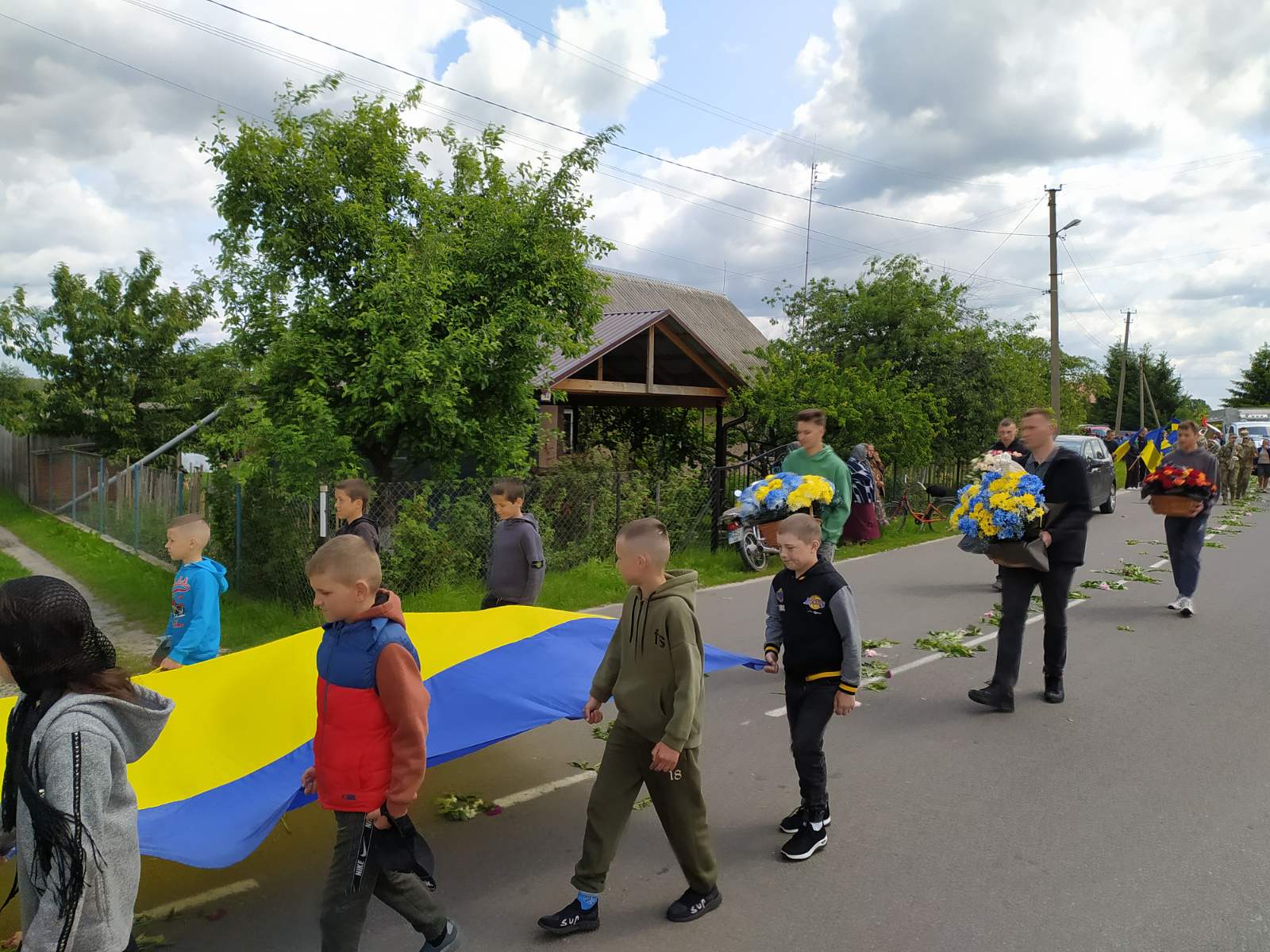 Двоє доньок втратили батька: на Волині попрощалися з полеглим Героєм Сергієм Сливкою