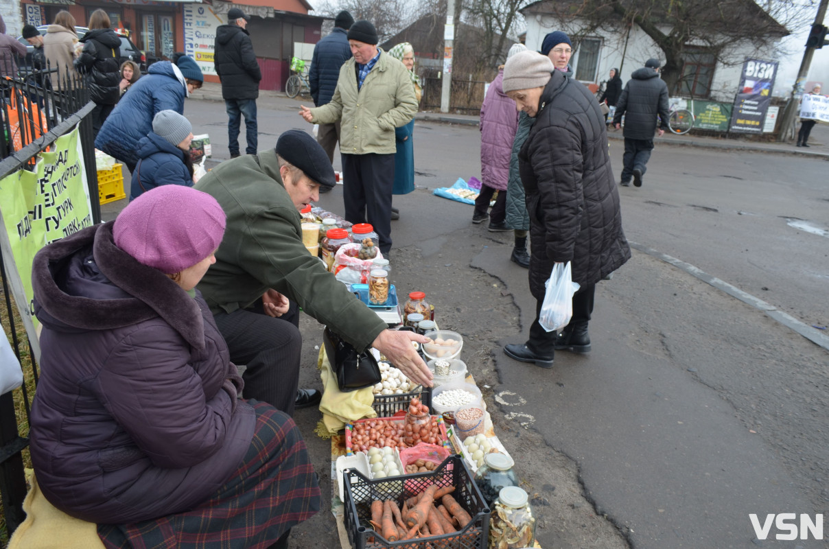 Скільки коштують насіннєвий часник і цибуля у прикордонному містечку на Волині