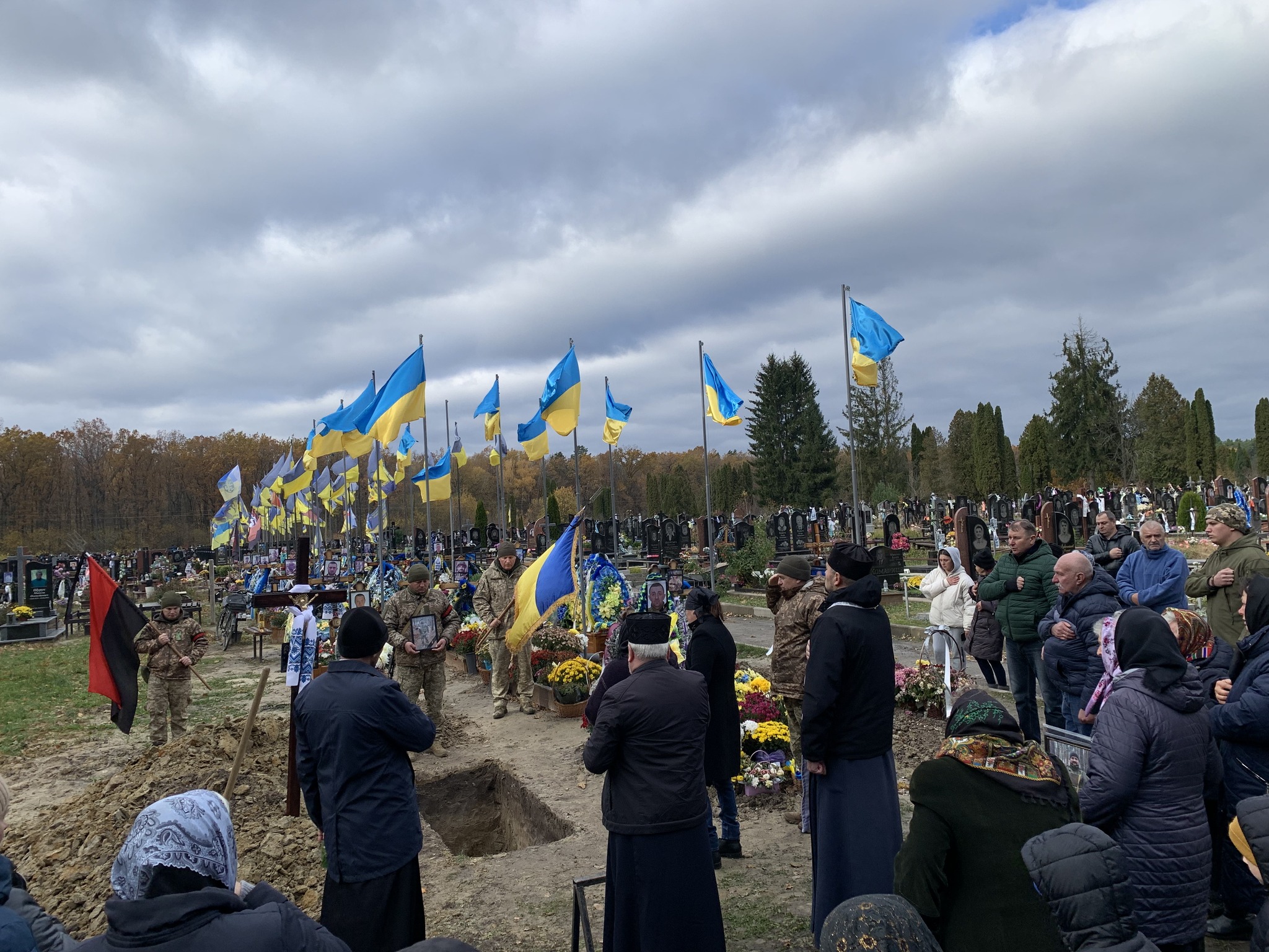 Син втратив батька: на Волині попрощалися з Героєм Петром Масюком