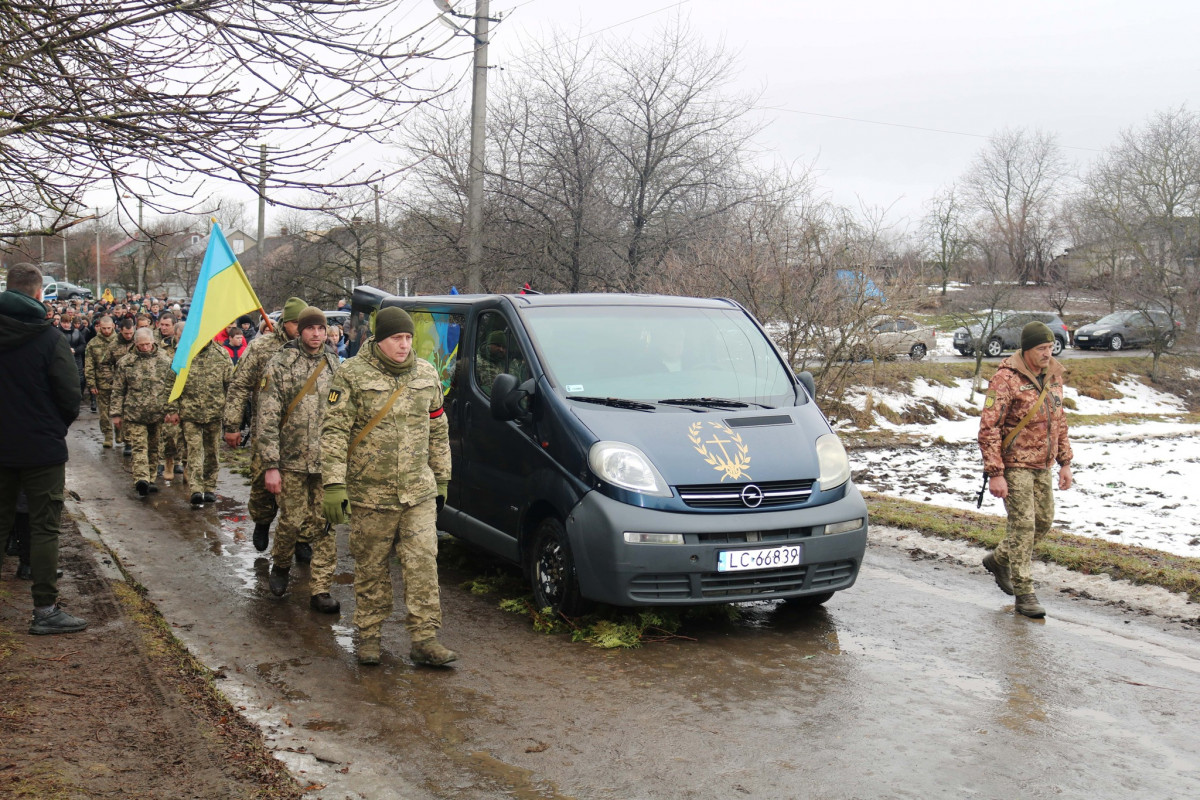 Пів року вважали зниклим безвісти: на Волині всім селом прощалися з 31-річним Героєм Іваном Майструком. Фото