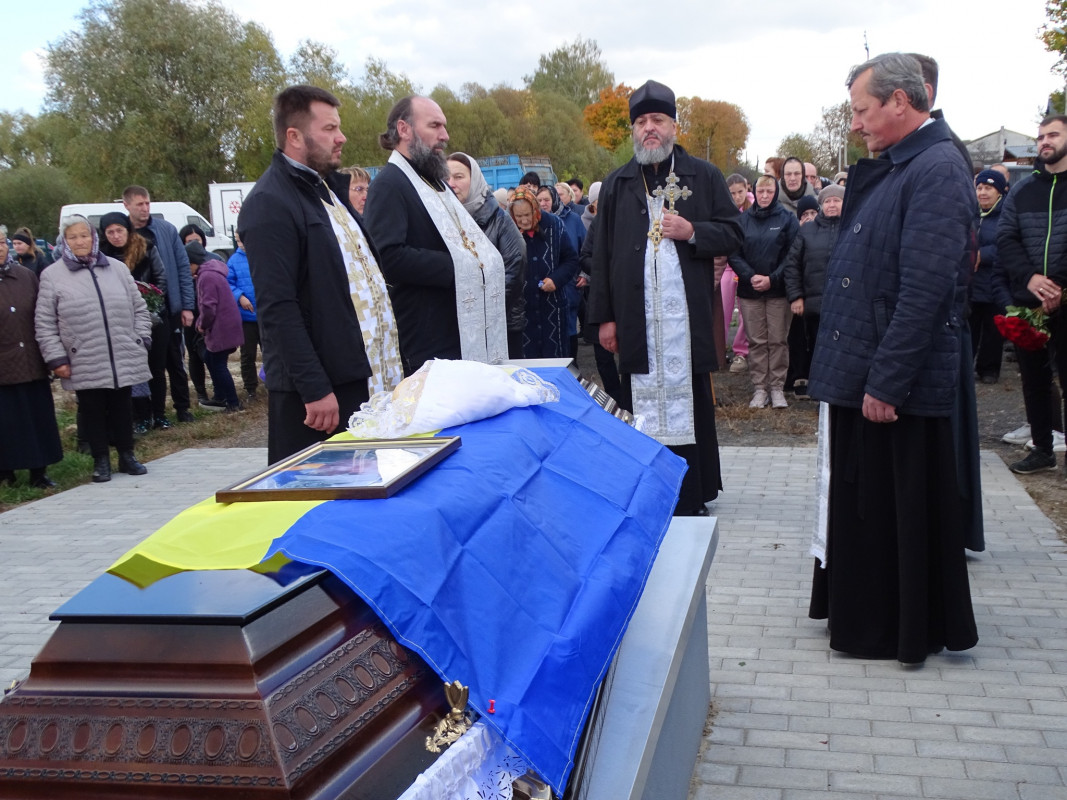 Майже рік вважався зниклим безвісти на Волині попрощались з Героєм Олександром Жуком