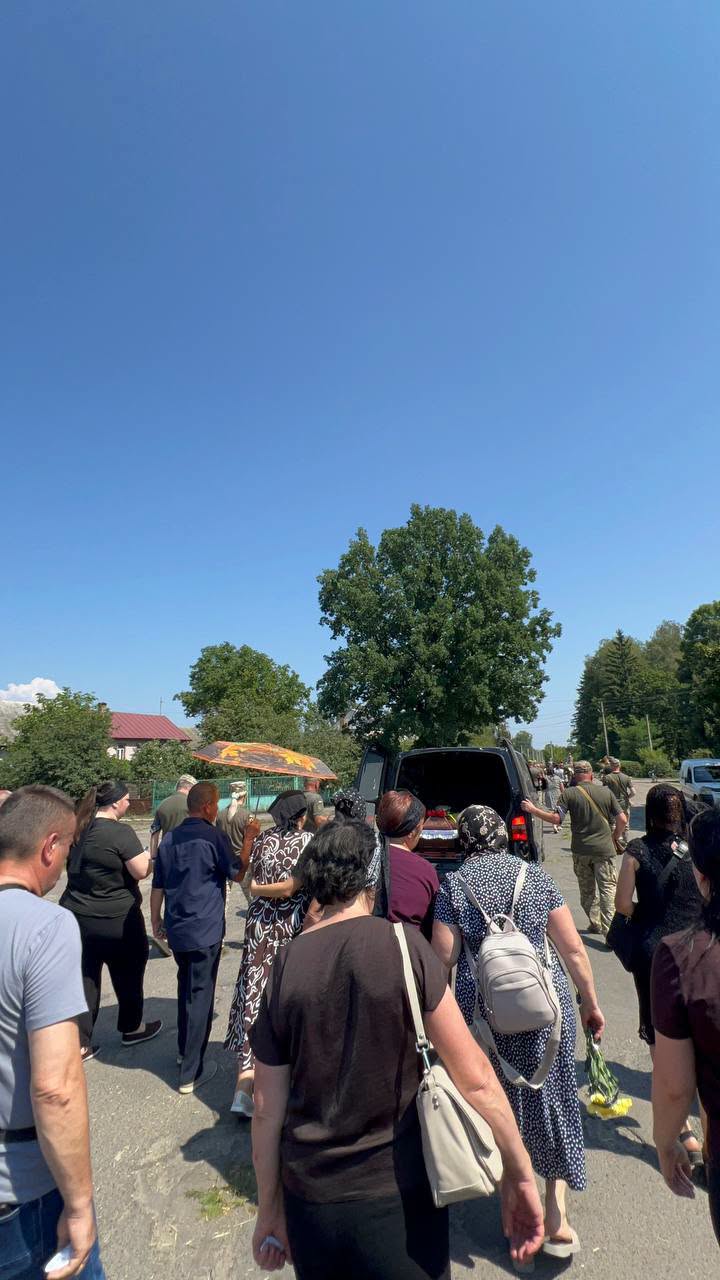На Волині провели в останню путь полеглого 39-річного Героя Віталія Вороб'я