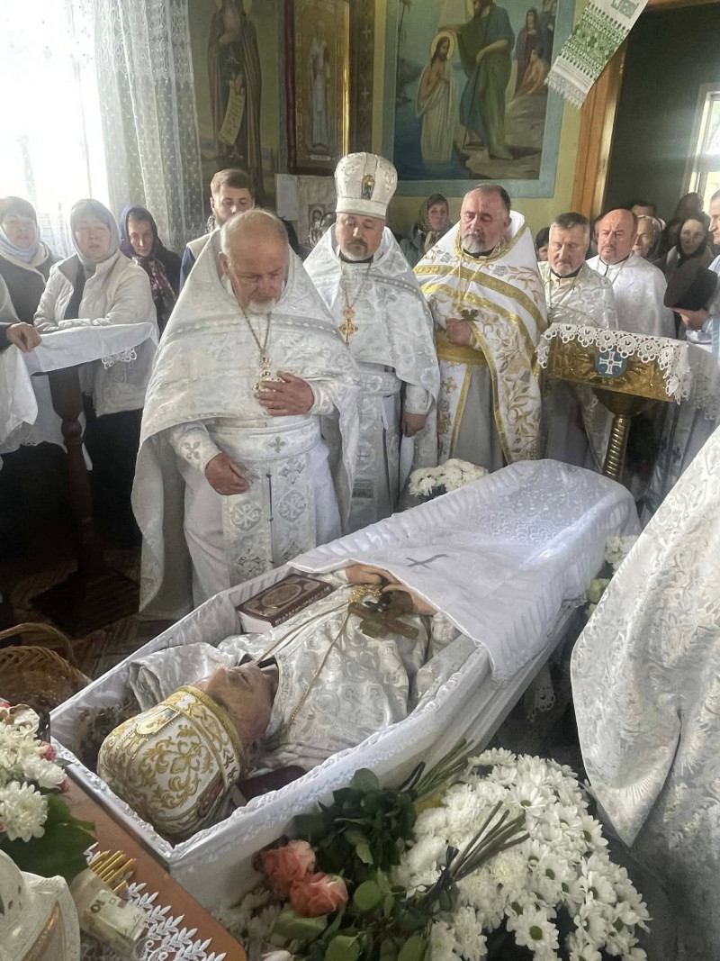 На Волині провели в останню путь священника Володимира Лапінського