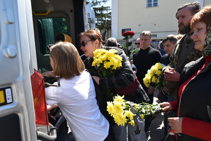 Два прощання в один день: у Луцьку в останню дорогу провели полеглих воїнів - Євгенія Поліщука та Юрія Сілюка