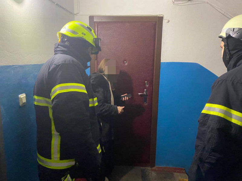 У Луцьку 55-річна жінка вдома втратила свідомість і не відчиняла двері родичам