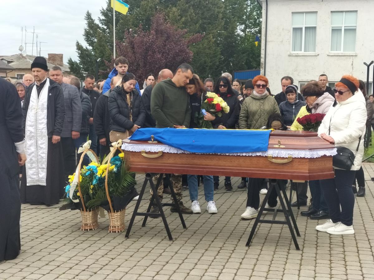 І навіть небо прощалося сльозами: на Волині провели в останню путь Героя Сергія Богуцького