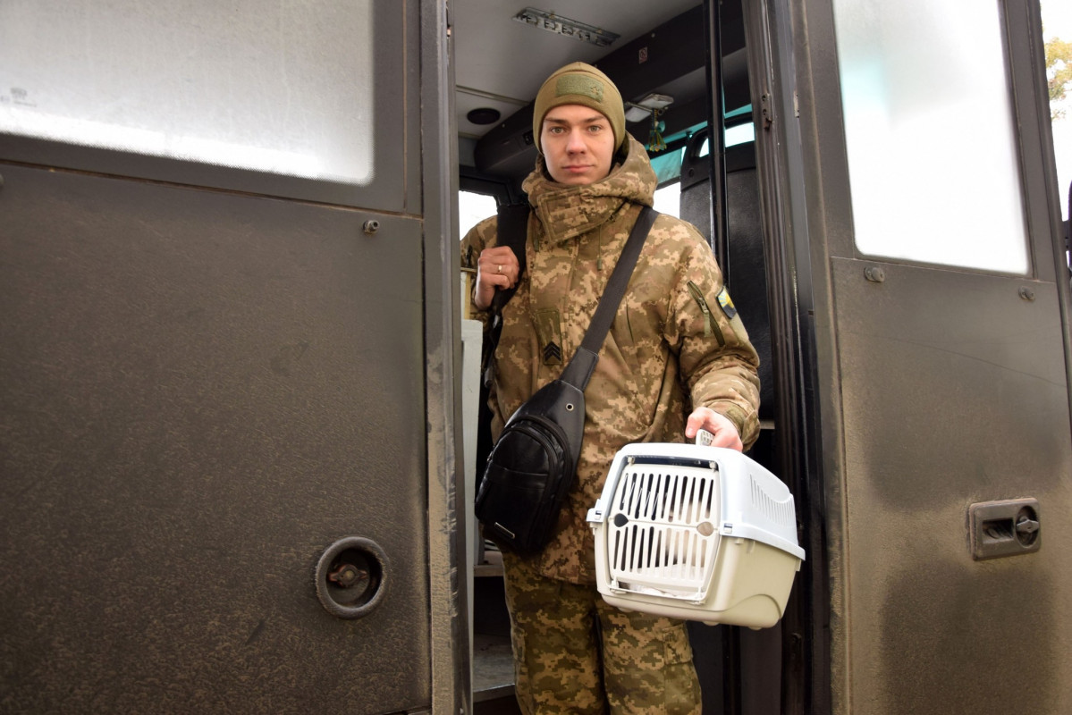 З війни – додому: прикордонник Волинського загону привіз із фронту пухнасту Пульку