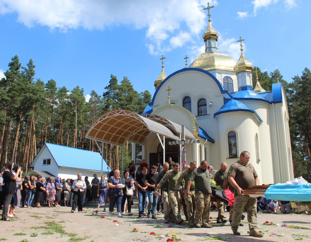 Провести Героя зійшлося усе селище: на Волині попрощалися з Юрієм Шабатом