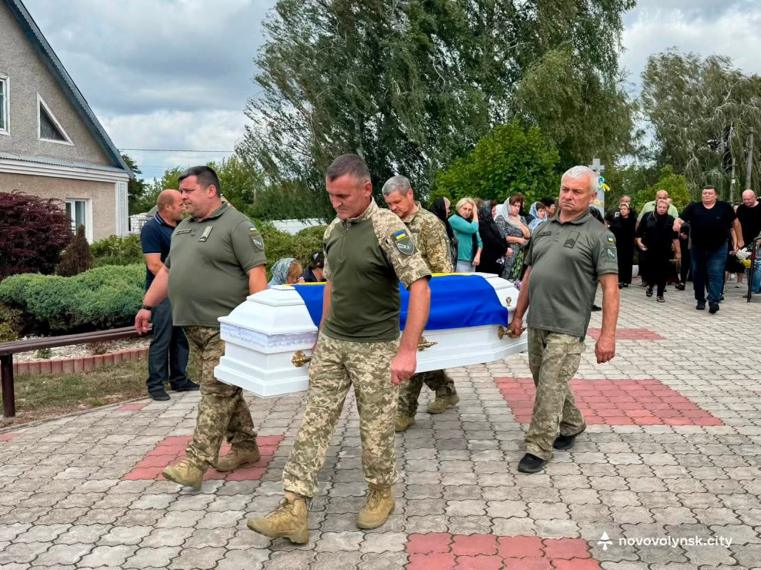 Чотири роки родина жила надією: на Волині поховали Героя Олександра Яковинця