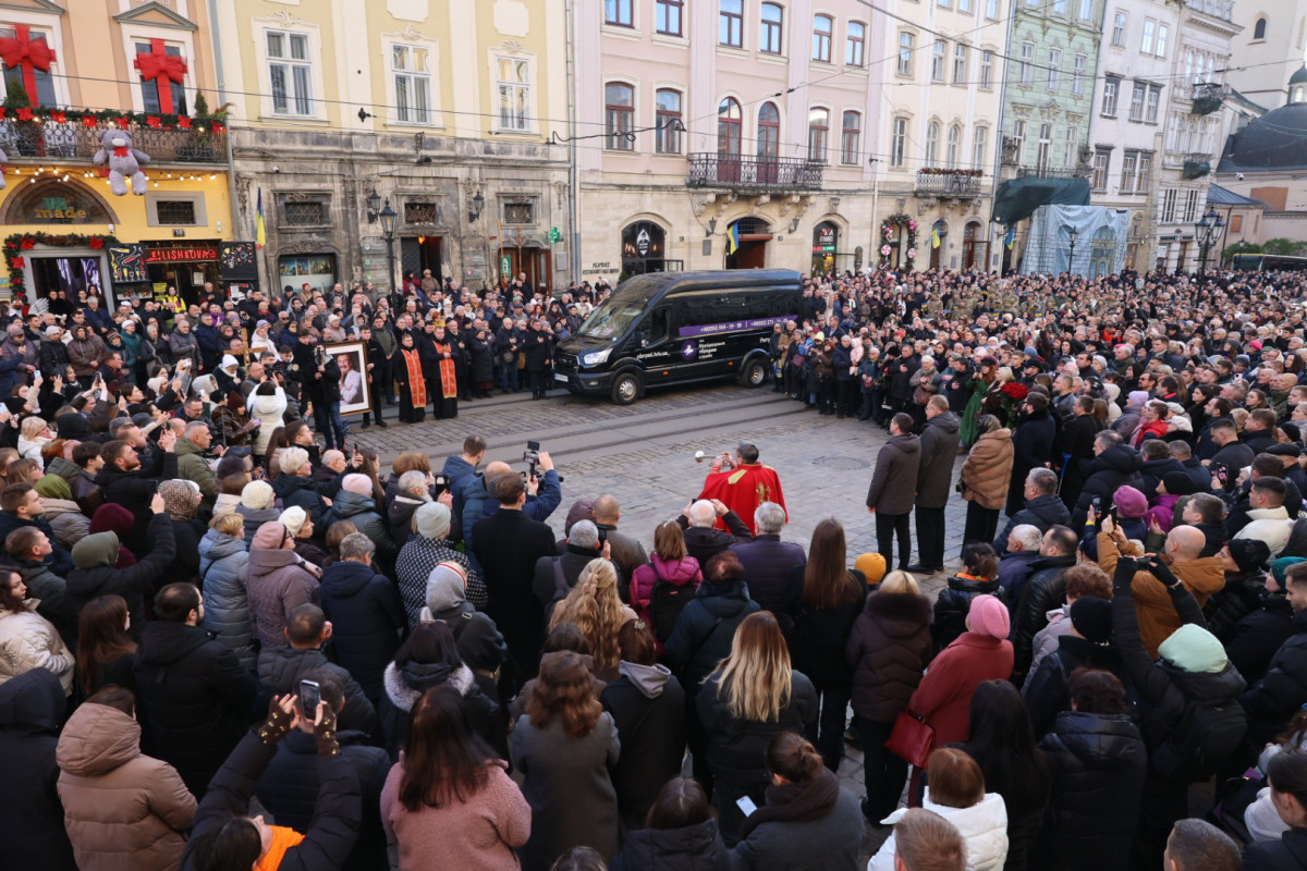Військовий оркестр Волині провів в останню путь народного артиста Степана Гігу