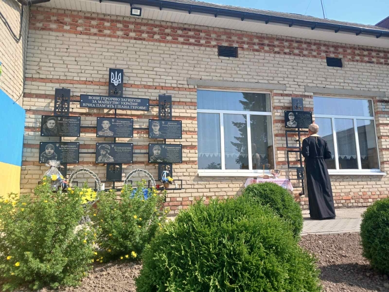 Меморіальна дошка та державна нагорода: на Волині вшанували подвиг двох Героїв