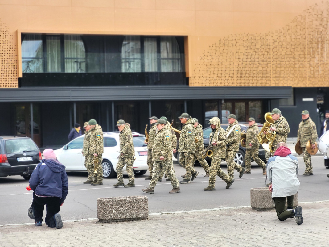 Понад півтора року вважався зниклим безвісти: на Волині провели в останню земну дорогу воїна Валерія Антонюка