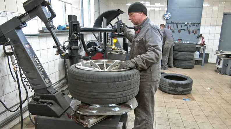 Скільки коштує «перевзути» авто в Луцьку